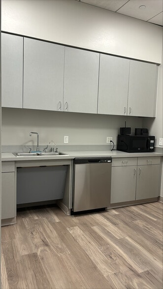 More Photos Of 411 Lantern Bend Dr, Houston Medical For Lease