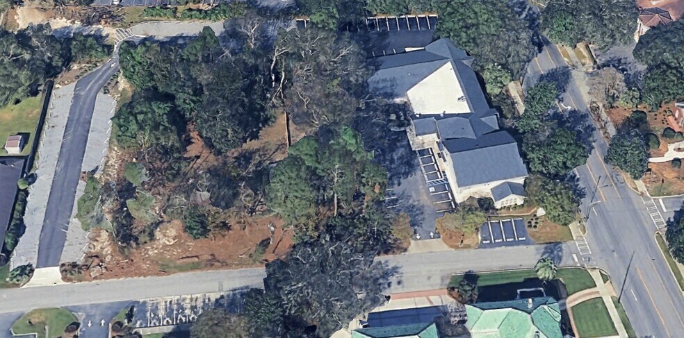 More Photos Of 2108 N Patterson St, Valdosta General Retail For Sale