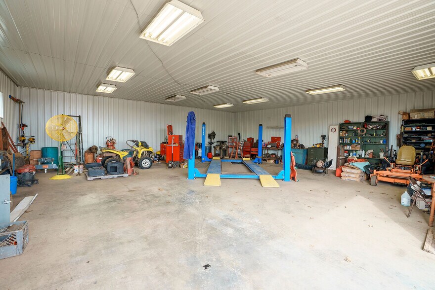 More Photos Of 167 Mill Run, Waverly Warehouse For Sale