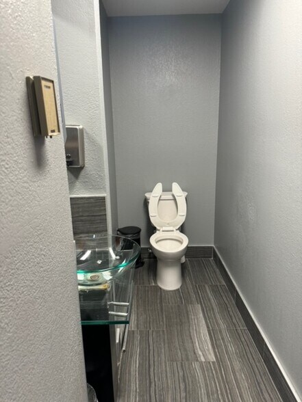 More Photos Of 625 Hwy 50, Zephyr Cove Office For Sale