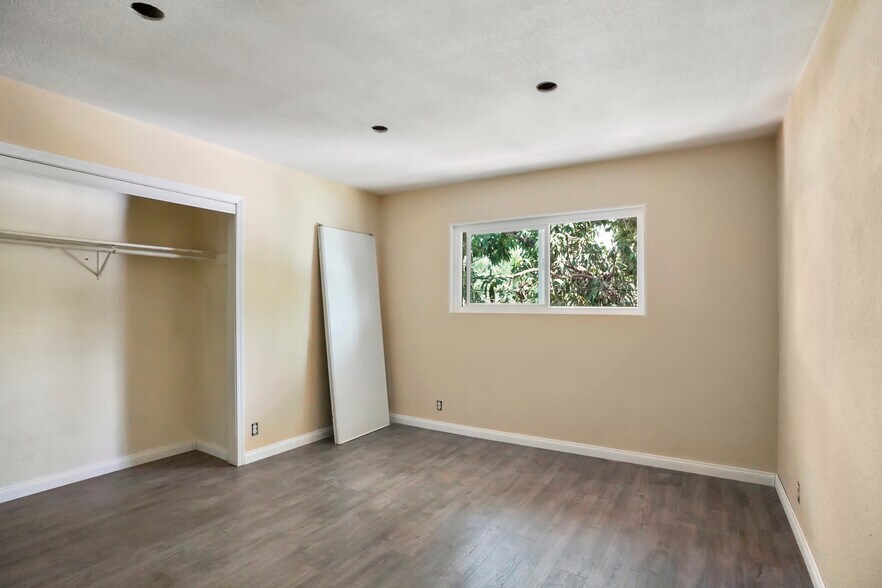 More Photos Of 1001-1003 W Myrtle St, Santa Ana Specialty For Sale