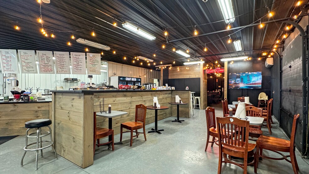 More Photos Of 916 S Mitchell St, Cadillac Restaurant For Sale