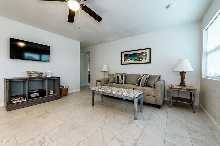 More Photos Of 112 N Peninsula Dr, Daytona Beach Apartments For Sale