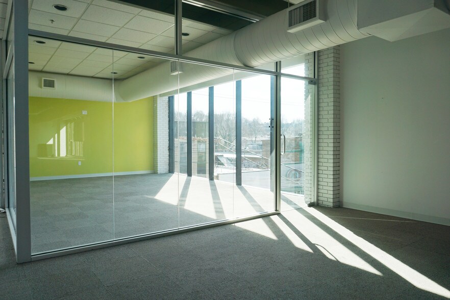 More Photos Of 5533 Walnut St, Pittsburgh Storefront Retail Office For Lease