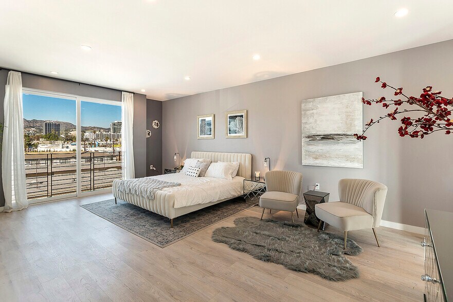 More Photos Of 1002 N Hudson Ave, Los Angeles Apartments For Sale