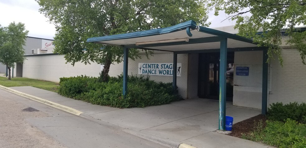 More Photos Of 3907 SW Burlingame Rd, Topeka Office For Sale