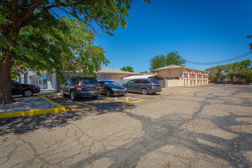 More Photos Of 2803 W 2nd St, Roswell Hotel For Sale