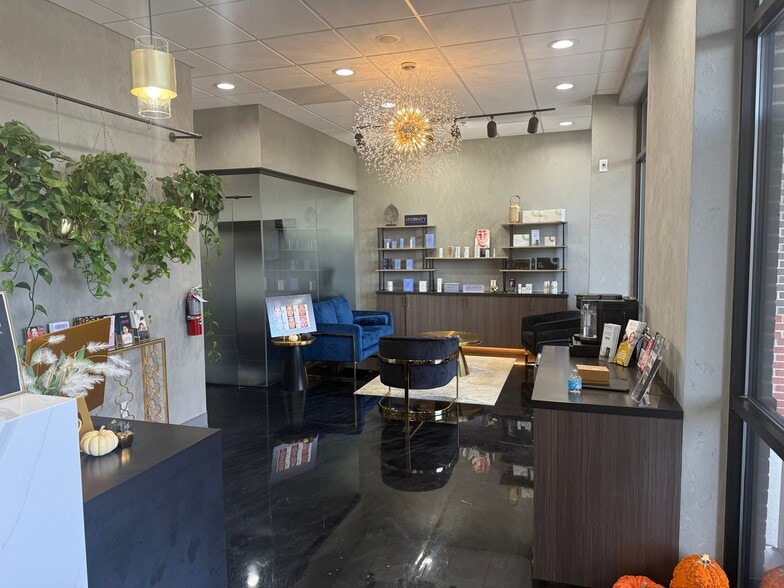 More Photos Of 9040 Carothers Pky, Franklin Storefront For Lease