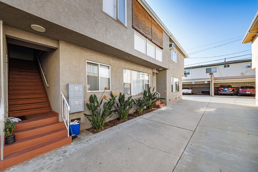 More Photos Of 1037 S Holt Ave, Los Angeles Apartments For Sale