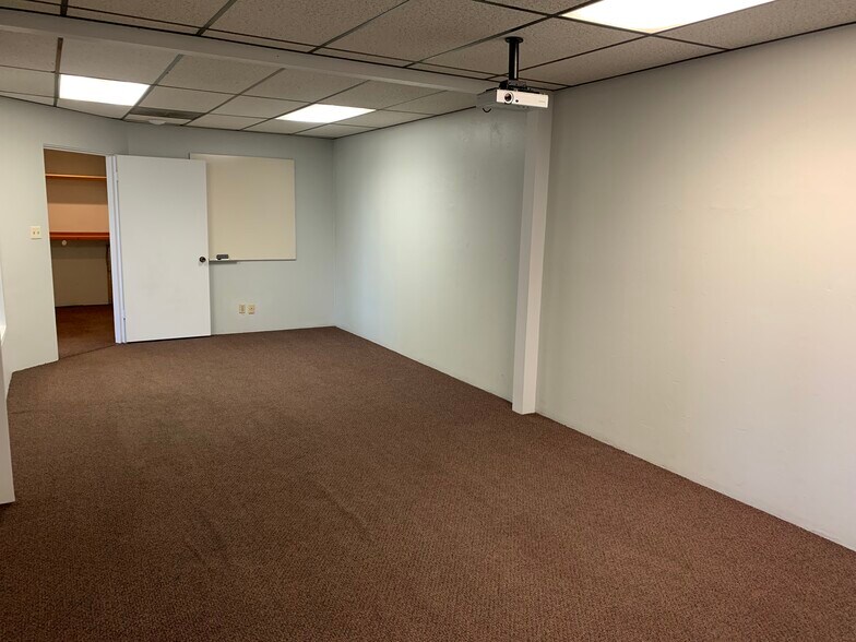 More Photos Of 4550 Kearny Villa Rd, San Diego Office For Lease