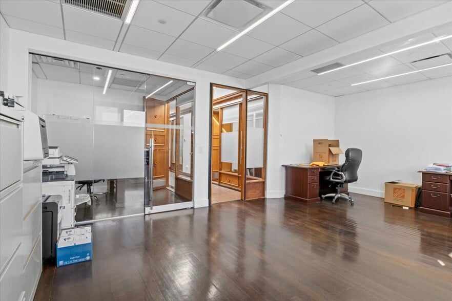 More Photos Of 24-65 46th St, Astoria Flex For Lease