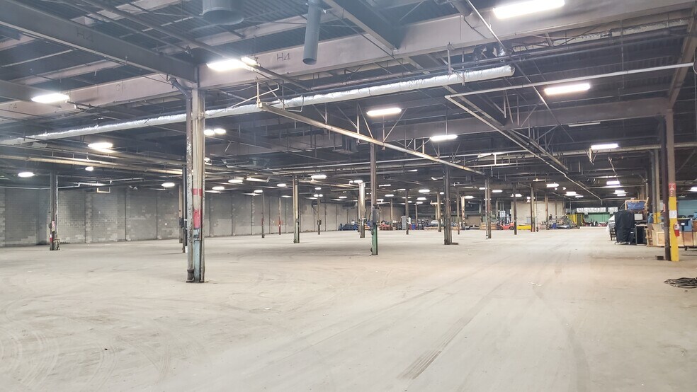 More Photos Of 600-740 Marion Rd, Columbus Warehouse For Lease