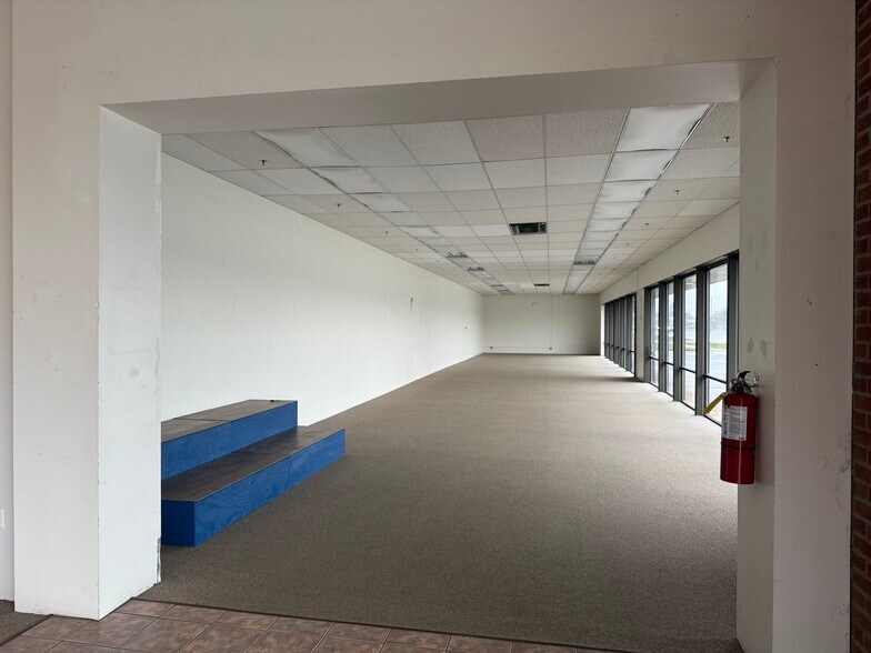 More Photos Of 630 N Telegraph Rd, Monroe Freestanding For Lease