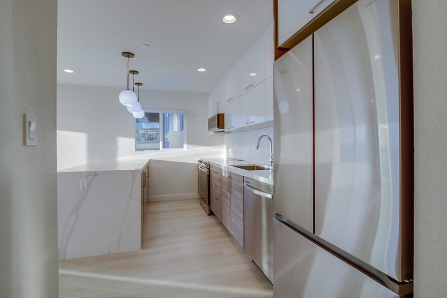 More Photos Of 3449 Ocean Front Walk, San Diego Apartments For Sale