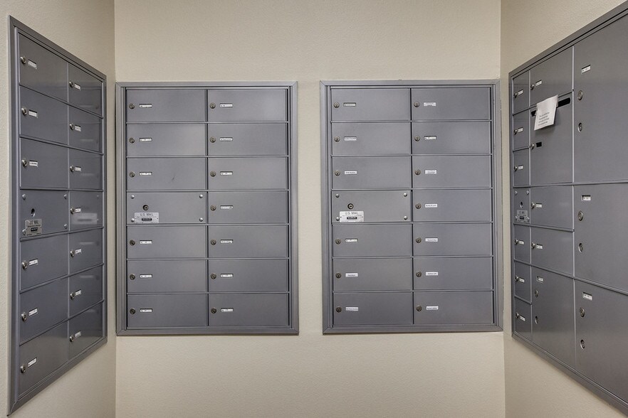 More Photos Of 1011 Surrey Ln, Flower Mound Office For Lease