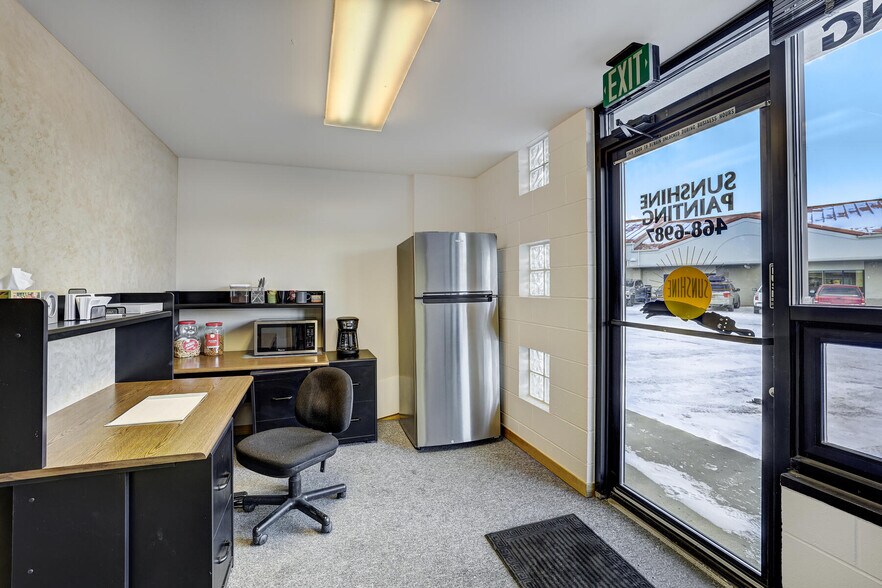 More Photos Of 365 Warren Ave, Silverthorne Showroom For Lease