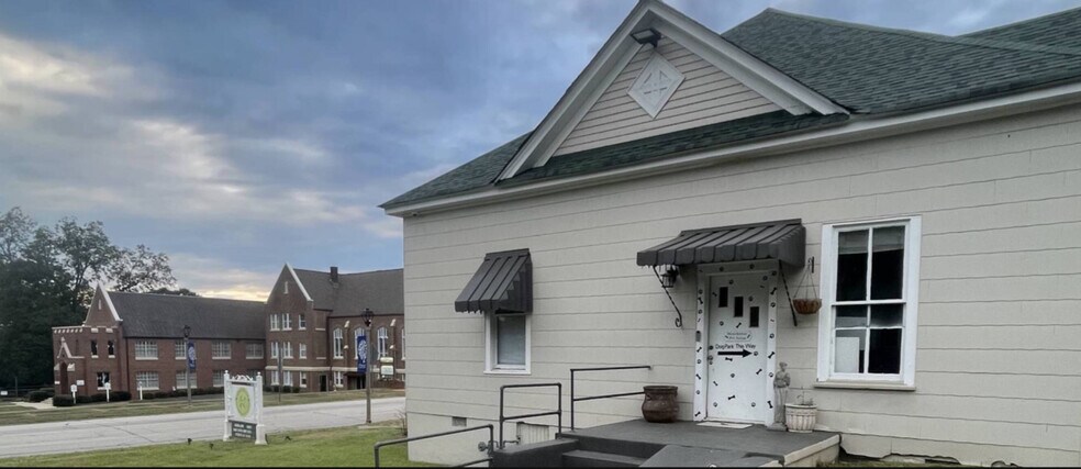More Photos Of 209 Broad St, Manchester Office Residential For Sale