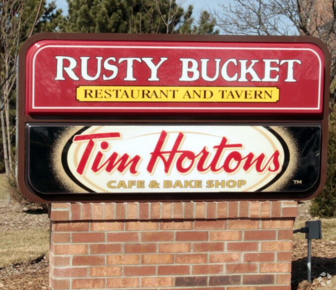 More Photos Of 40 E Square Lake Rd, Bloomfield Hills Fast Food For Lease