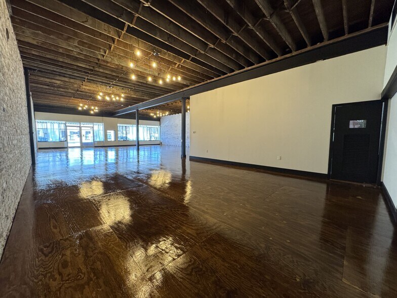 More Photos Of 111 Water St, Horse Cave Storefront For Sale