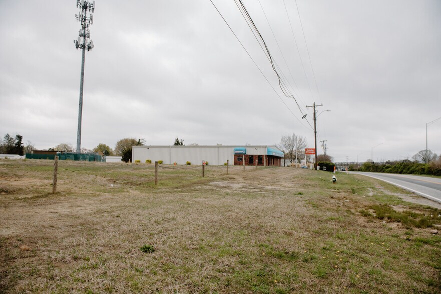 More Photos Of 3208 N Ohenry Blvd, Greensboro Health Club For Sale