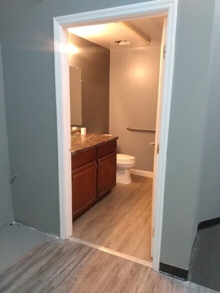 More Photos Of 4028-4030 NE 6th Ave, Oakland Park Warehouse For Lease