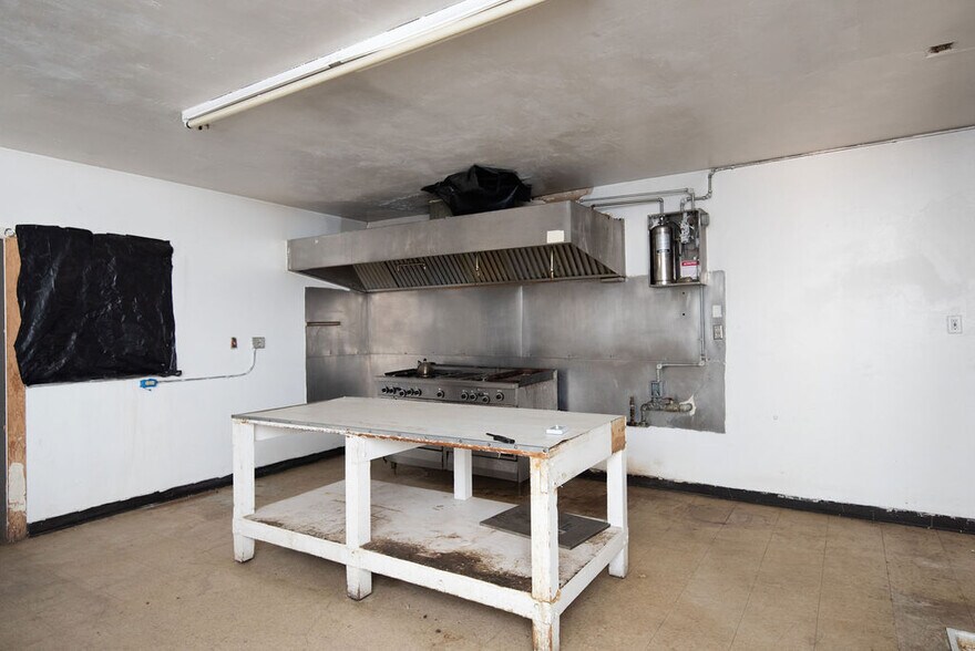 More Photos Of 132 S 1st St, Turlock Storefront For Sale