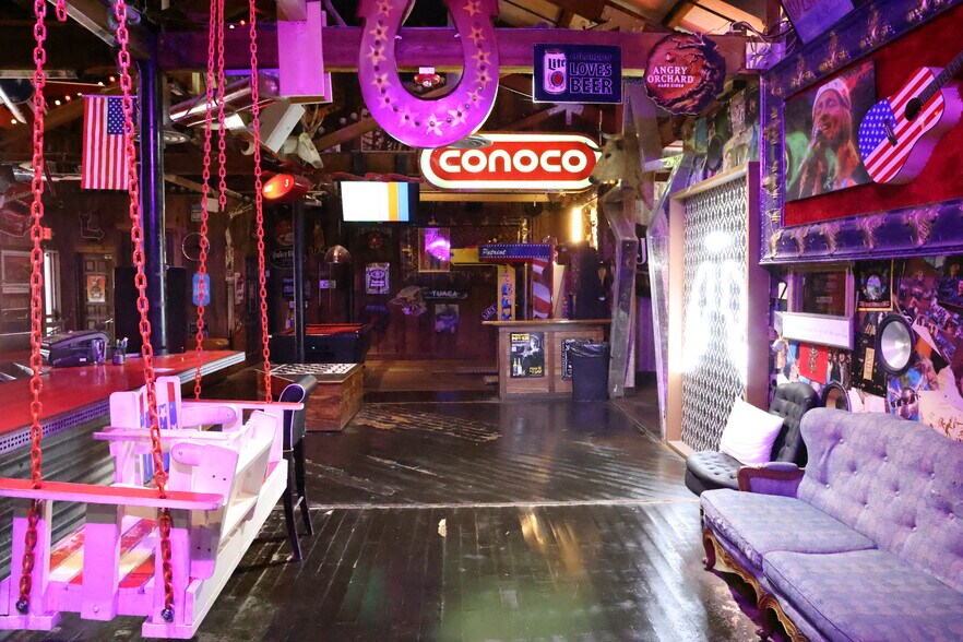 More Photos Of 3330 N Academy Blvd, Colorado Springs Bar For Lease