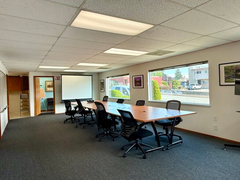 More Photos Of 4201 Aurora Ave N, Seattle Office For Sale