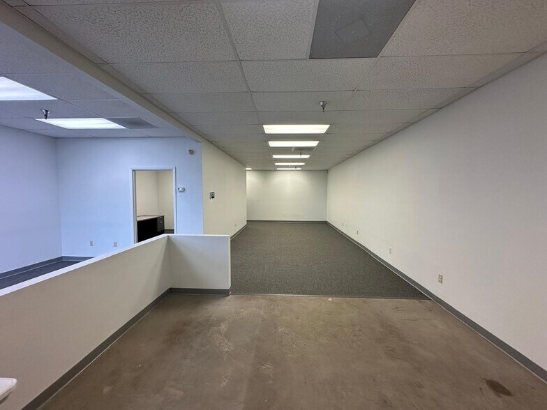 More Photos Of 14200-14280 Carlson Cir, Tampa Light Distribution For Lease