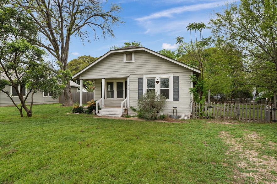 Primary Photo Of 200 Elm St, Buda Office For Sale