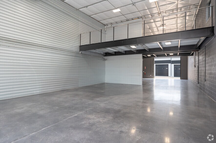 More Photos Of 4365 South Lee St, Buford Showroom For Sale