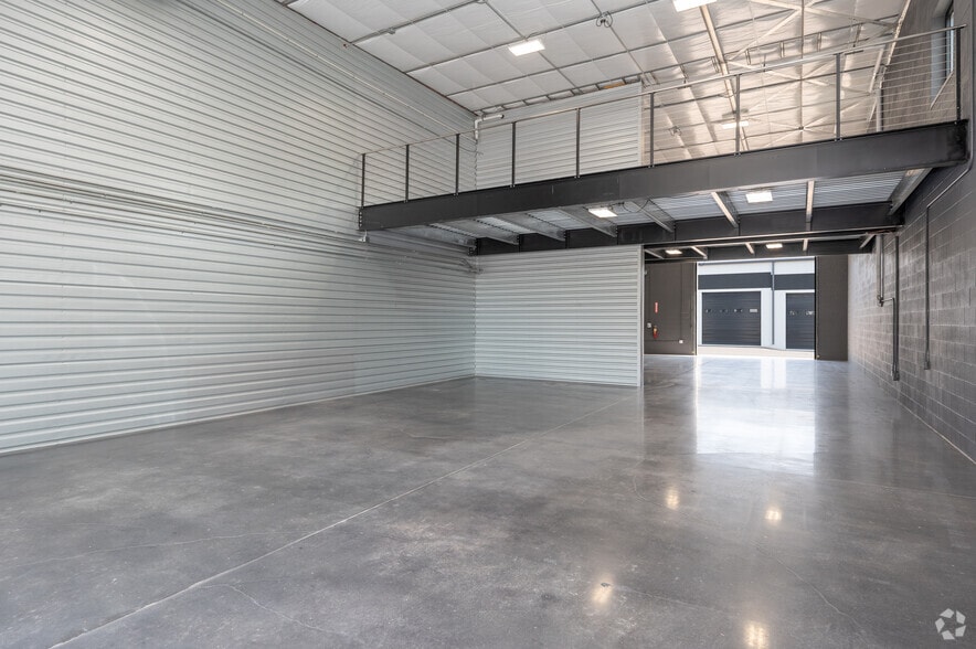 More Photos Of 4365 South Lee St, Buford Showroom For Lease