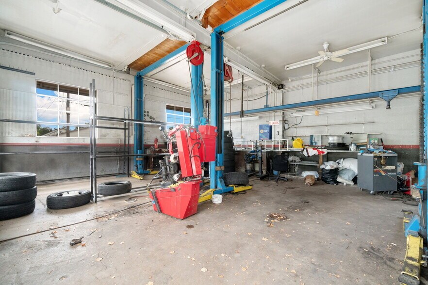 More Photos Of 1822 Logan Ave, Cheyenne Service For Sale