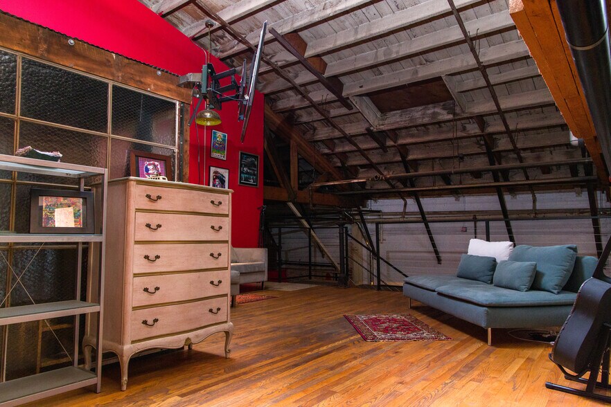 More Photos Of 2341-2345 E Olympic Blvd, Los Angeles Warehouse For Lease
