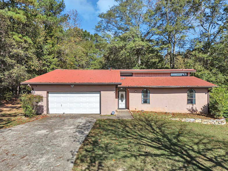 Primary Photo Of 5575 Milam Rd, Fairburn Office Residential For Lease