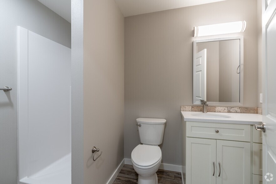 More Photos Of 2320 NW Lakeside Pl, Bend Multifamily For Sale