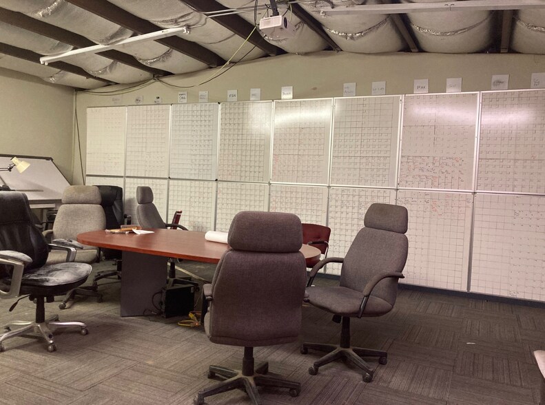 More Photos Of 2405 Parview Rd, Middleton Warehouse For Lease