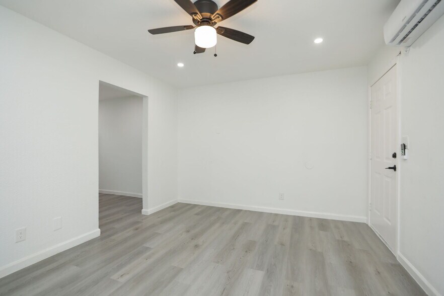 More Photos Of 712 Ball St, Galveston Apartments For Sale