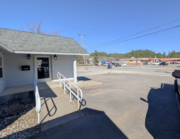 More Photos Of 108 N Division St, Pinehurst Medical For Sale