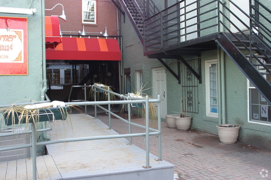 More Photos Of 37-39 Boltwood Walk, Amherst Storefront For Lease