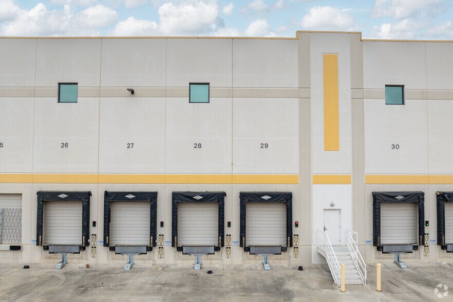 More Photos Of 5755 FedEx Ln, Olive Branch Warehouse For Lease