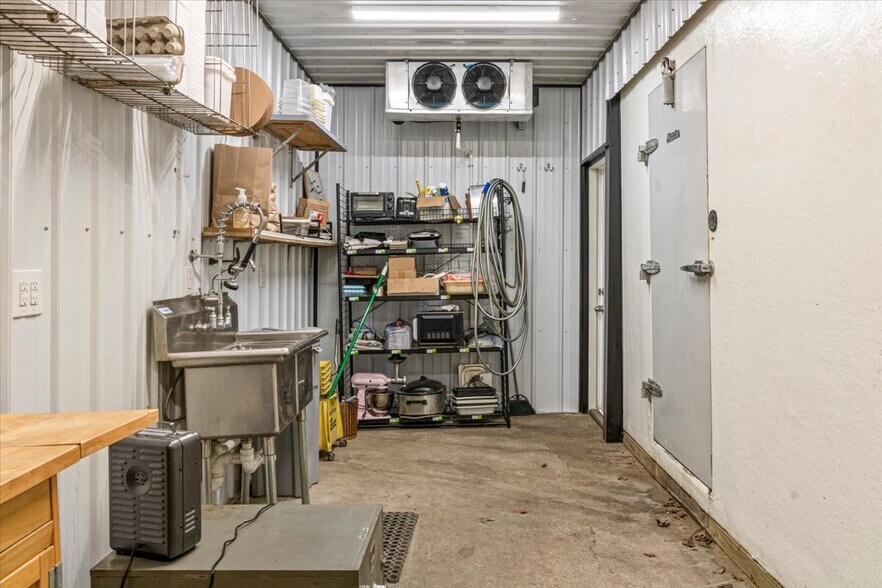 More Photos Of 406 N Main St, Lynn Restaurant For Lease