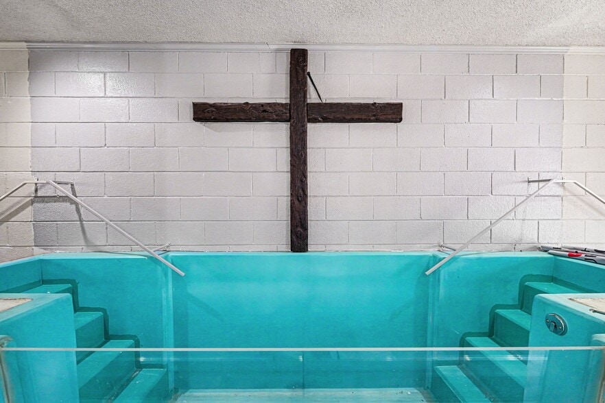 More Photos Of 1381 Lees Chapel Rd, Greensboro Specialty For Sale