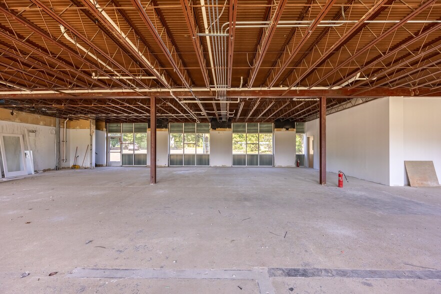 More Photos Of CORNER OF DIXWELL AVENUE AND SANFORD STREET, Hamden Medical For Lease