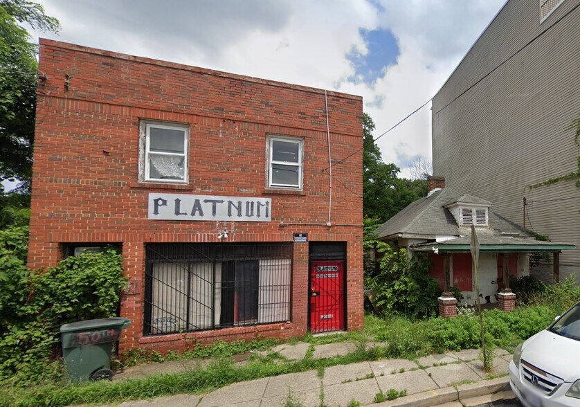 More Photos Of 721 50th St NE, Washington Storefront Retail Office For Sale