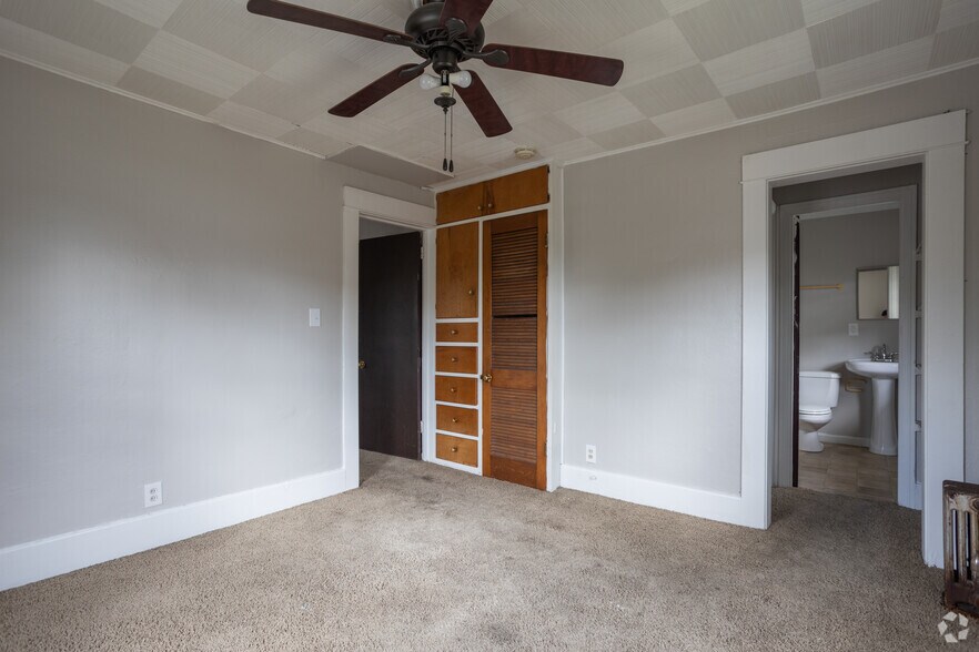 More Photos Of 532 Townsend St, Lansing Apartments For Sale