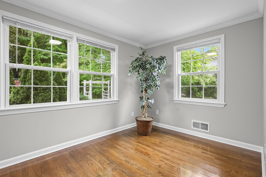 More Photos Of 9725 Lookout Pl, Gaithersburg Healthcare For Sale