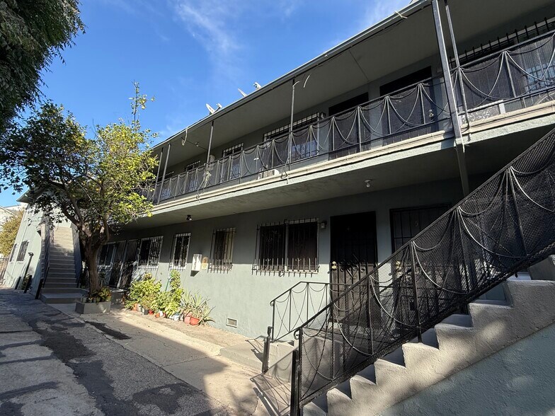More Photos Of 5440 Harold Way, Los Angeles Apartments For Sale
