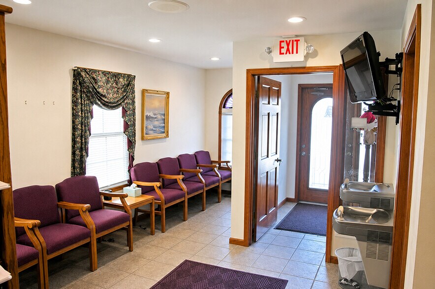 More Photos Of 607 N Sparta St, Steeleville Medical For Sale