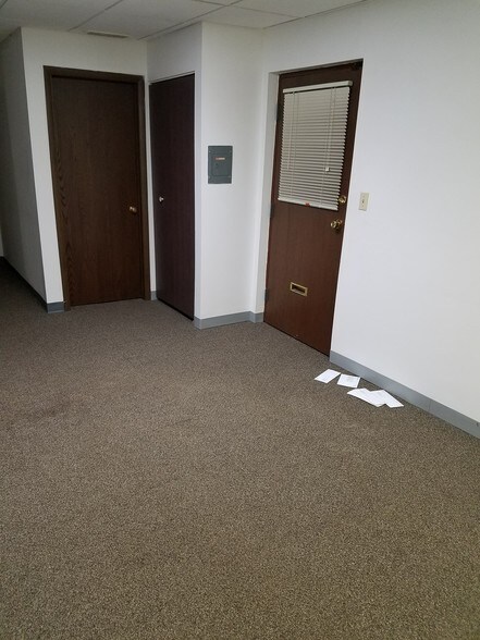 More Photos Of 701 E Irving Park Rd, Roselle Office For Lease